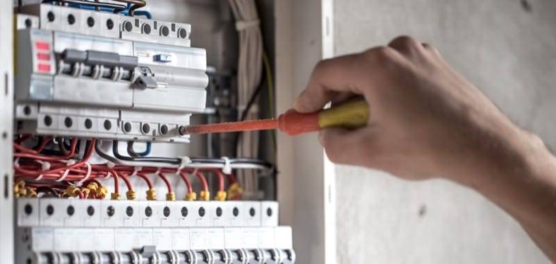 Rozdzielnica elektryczna z obwodami